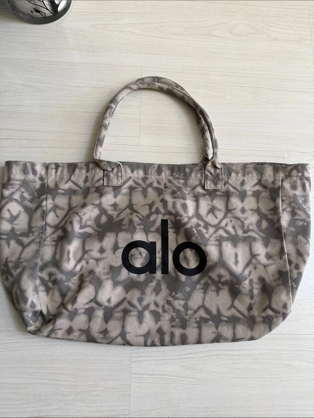 ALO Yoga Gray & White Tie-Dye Tote Bag